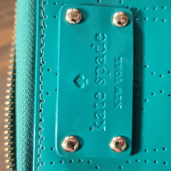 Kate Spade Wallet NWOT Green Perfect Cond with Wrist Handle Gold Hardware NEW - Picture 1 of 9